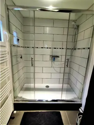 Salle de bains dans l'établissement LE PHARE