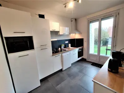 Cuisine ou kitchenette dans l'établissement LE PHARE