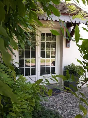 Jardin de l'établissement Studio dans propriété avec piscine chauffée