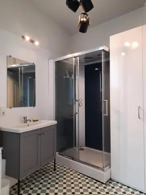 Salle de bains dans l'établissement Le Victor Hugo - Hyper centre