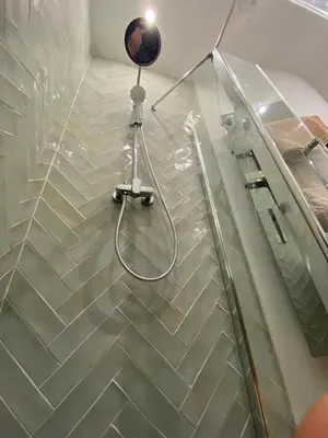 Salle de bains dans l'établissement L'enveloppe Romantique