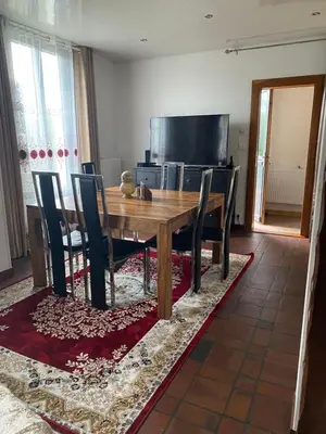 Télévision ou salle de divertissement dans l'établissement Maison luxe entier a Limay