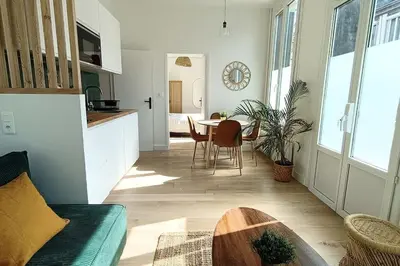 Cuisine ou kitchenette dans l'établissement Appartement gare avec parking