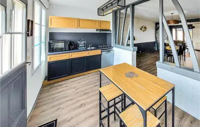 Cuisine ou kitchenette dans l'établissement 2 Bedroom Awesome Home In Gamaches