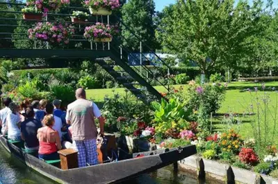 Jardin de l'établissement Chez Stéphanie au cœur d'Amiens