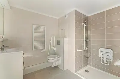 Salle de bains dans l'établissement OVELIA Poissy - Les Romantiques