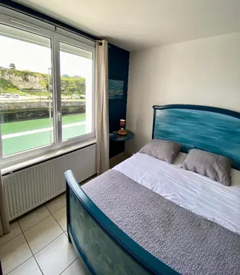 Un ou plusieurs lits dans un hébergement de l'établissement L’Escapade de Michel - Vue Mer - Élégant