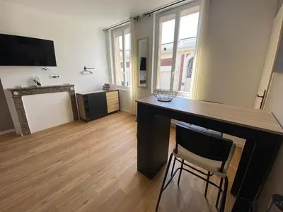 Cuisine ou kitchenette dans l'établissement Brown Cosy Loft Centre