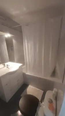 Salle de bains dans l'établissement Cosy95